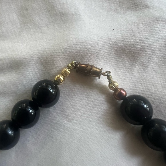 Vintage black and gold bead necklace - Picture 2 of 8